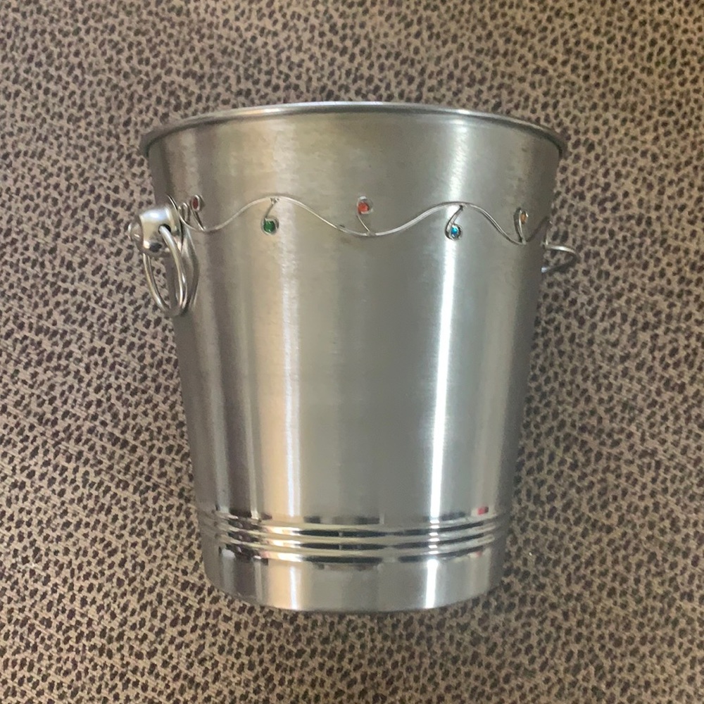 NWT Ice Bucket